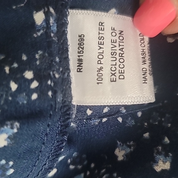 Q&A Blue and White Print top - Picture 5 of 6